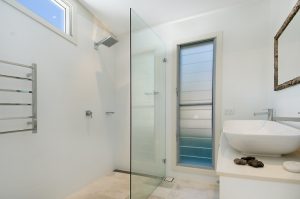 Hardys Bay – Luxury Home by Rustic Touch